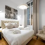 Jessicannes Hoche 4 Min Palais Festival & Beaches * Cannes